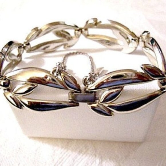 Monet Leaf Bracelet Silver Tone Vintage Open Large Curve Band Polished Metal - Picture 4 of 5